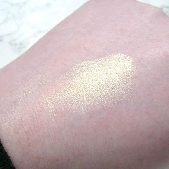 NIB- SEALED! Makeup Revolution London Ultra Strobe Balm - HYPNOTIC - Picture 5 of 5